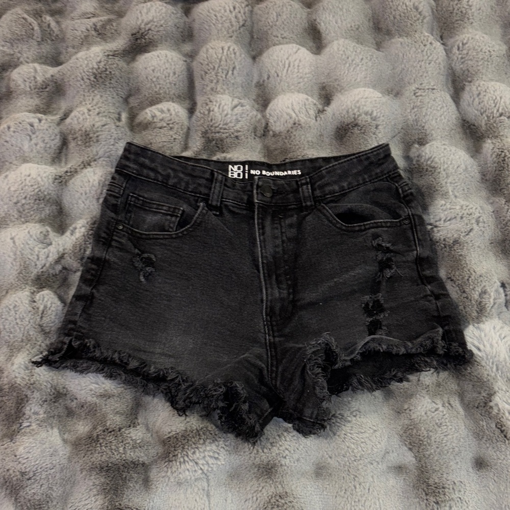 No Boundaries Black Distressed Frayed-Hem High-Rise Jean Shorts